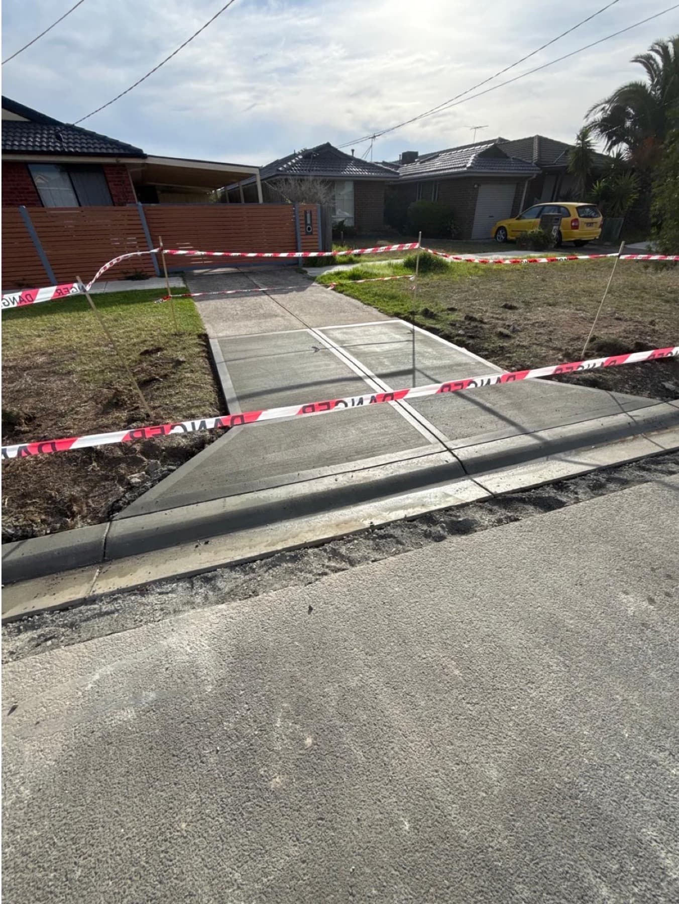 Splayed crossover, road to driveway